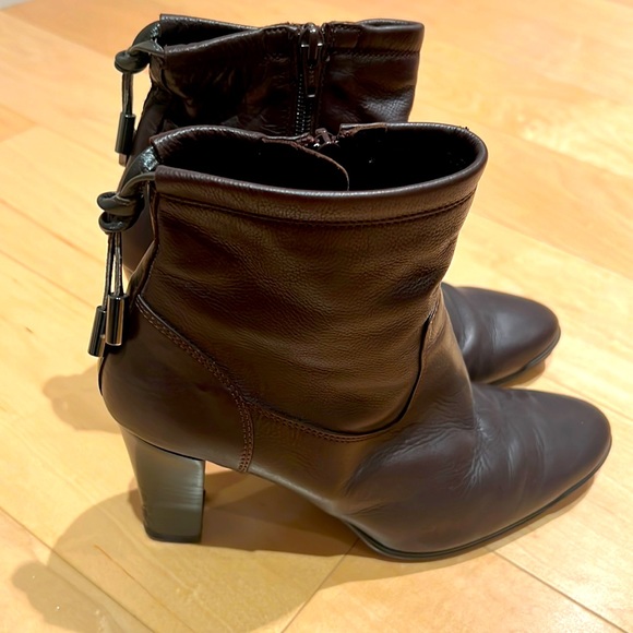 Brown Leather Heeled Boots - Picture 9 of 9